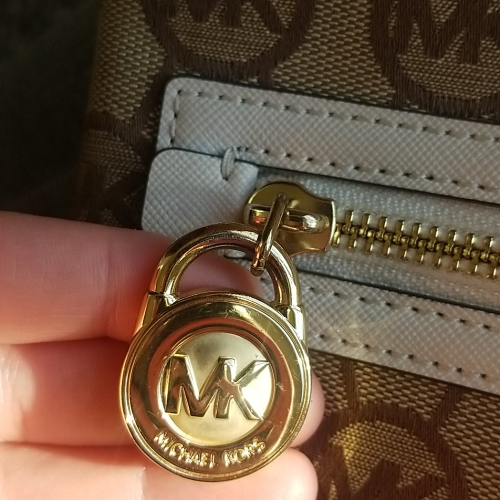 Michael Kors Crossbody - Picture 6 of 6